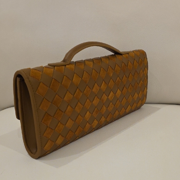 Elegant Leather Cashmere Tan Woven Clutch - Picture 5 of 10